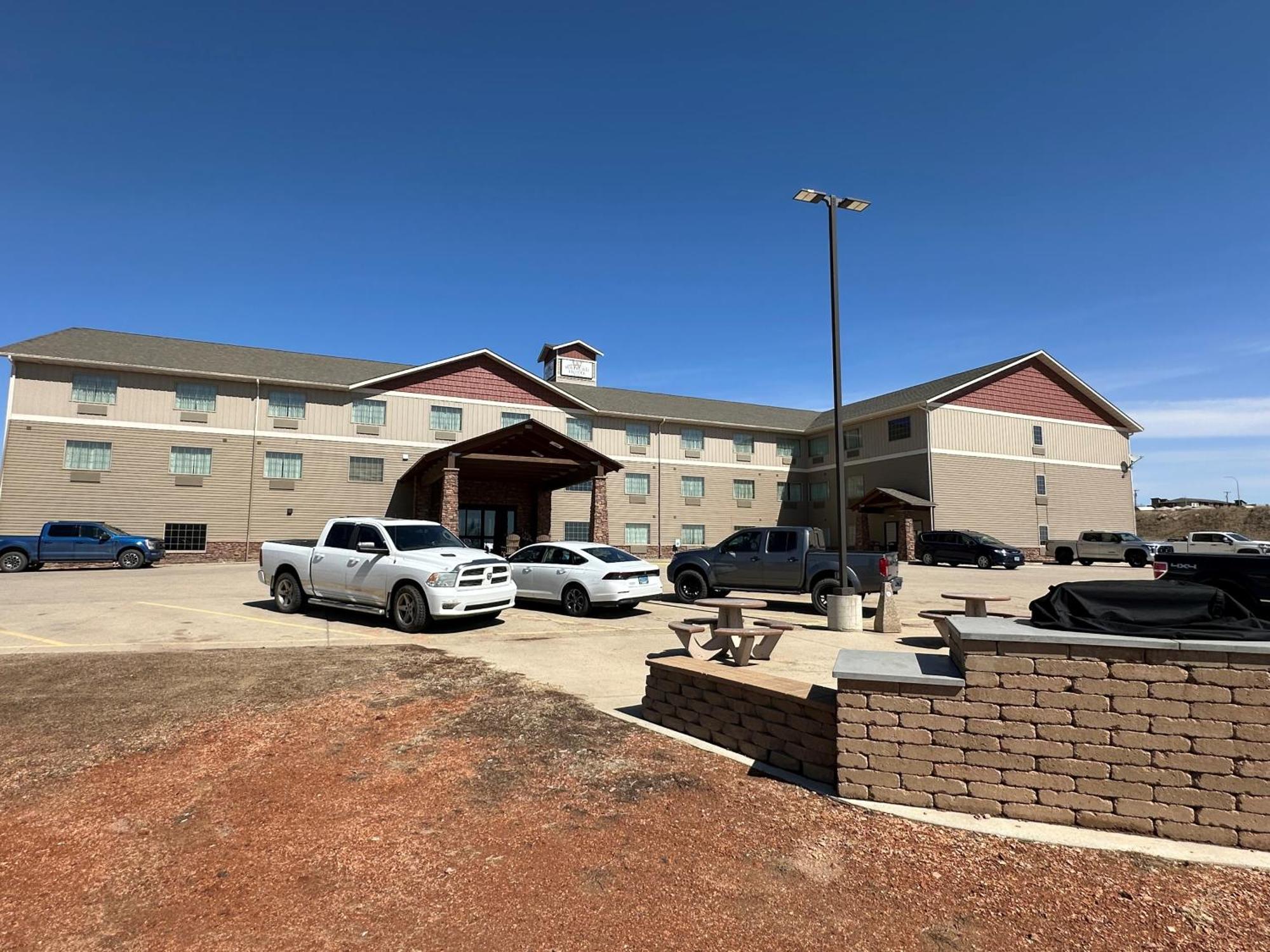 Hotel The Watford Watford City Esterno foto