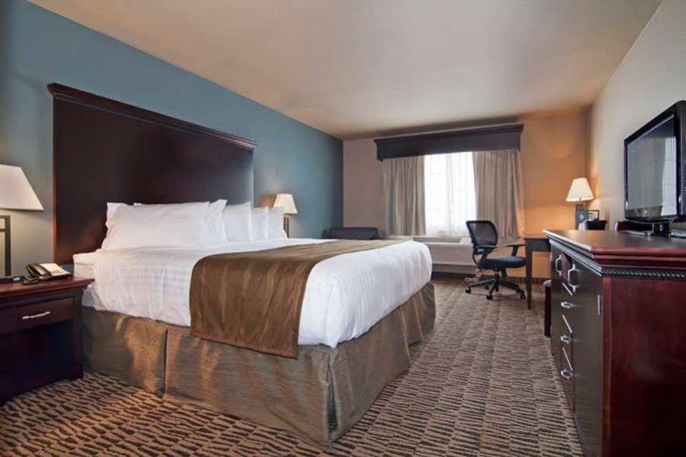 Hotel The Watford Watford City Esterno foto